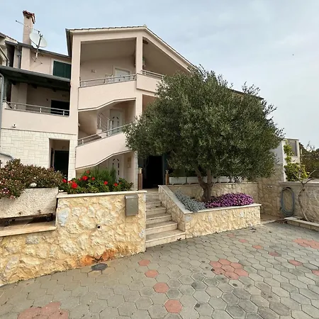 아파트 3 Istocna Gomilica