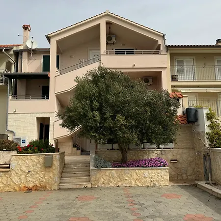3 Istocna Gomilica Apartment