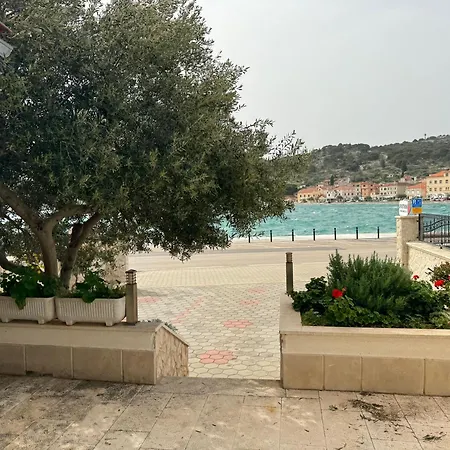 3 Istocna Gomilica Appartamento Tisno