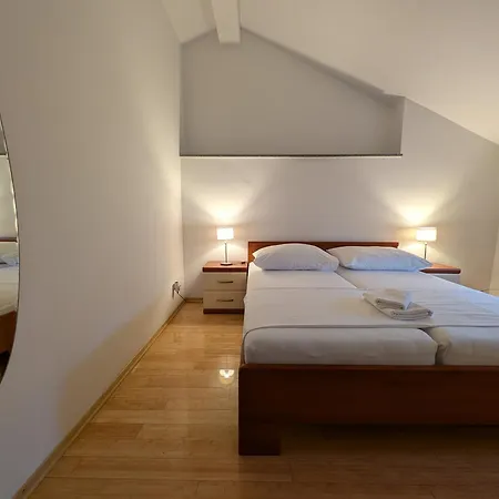 Daire 3 Istocna Gomilica Tisno