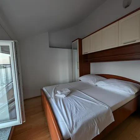 3 Istocna Gomilica * 티스노