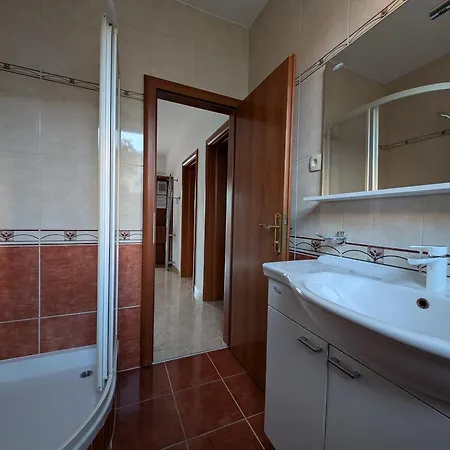 3 Istocna Gomilica