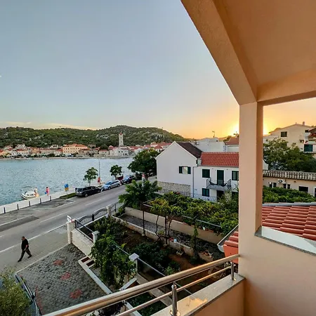 3 Istocna Gomilica * Tisno