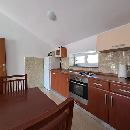 3 Istocna Gomilica Apartment *