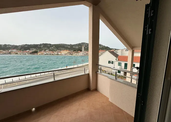 3 Istocna Gomilica *