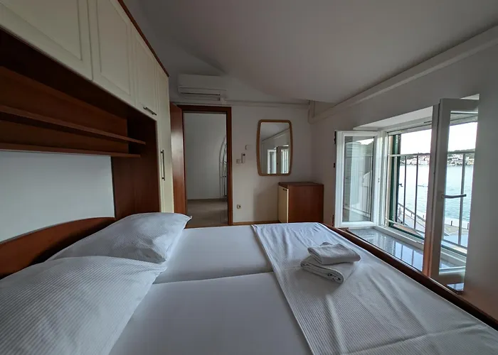 3 Istocna Gomilica *