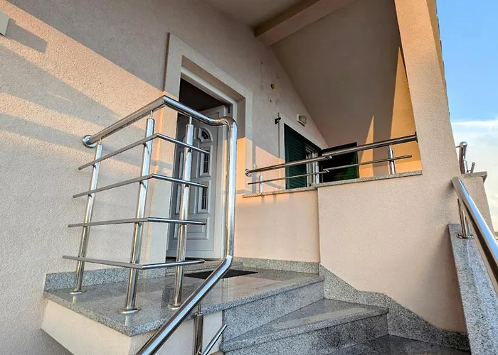 3 Istocna Gomilica Тисно